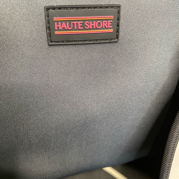 Haute Shore Tote and Pouch - Picture 6 of 7